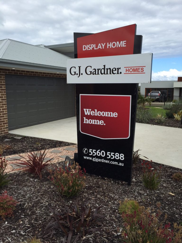 GJ Gardner display pylon sign