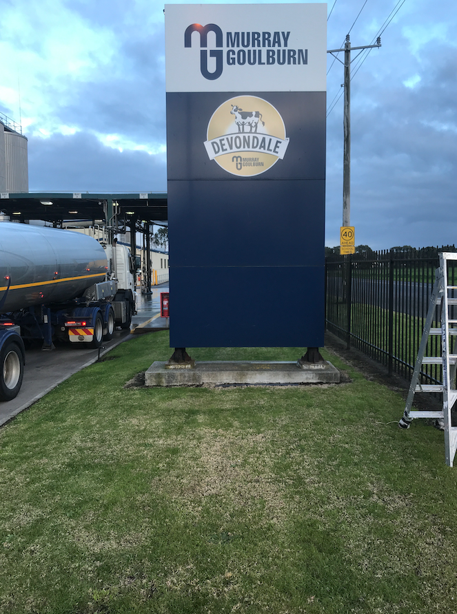 Murray Goulburn Pylon Sign