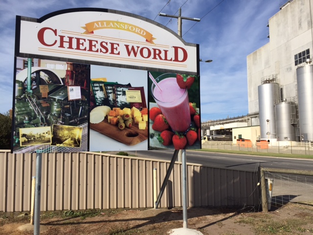 cheeseworld pylon sign